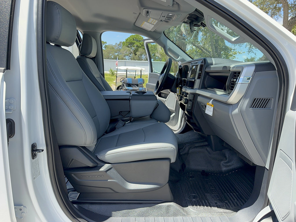 New 2026 Ford F550 4x4 Crew Cab image 21
