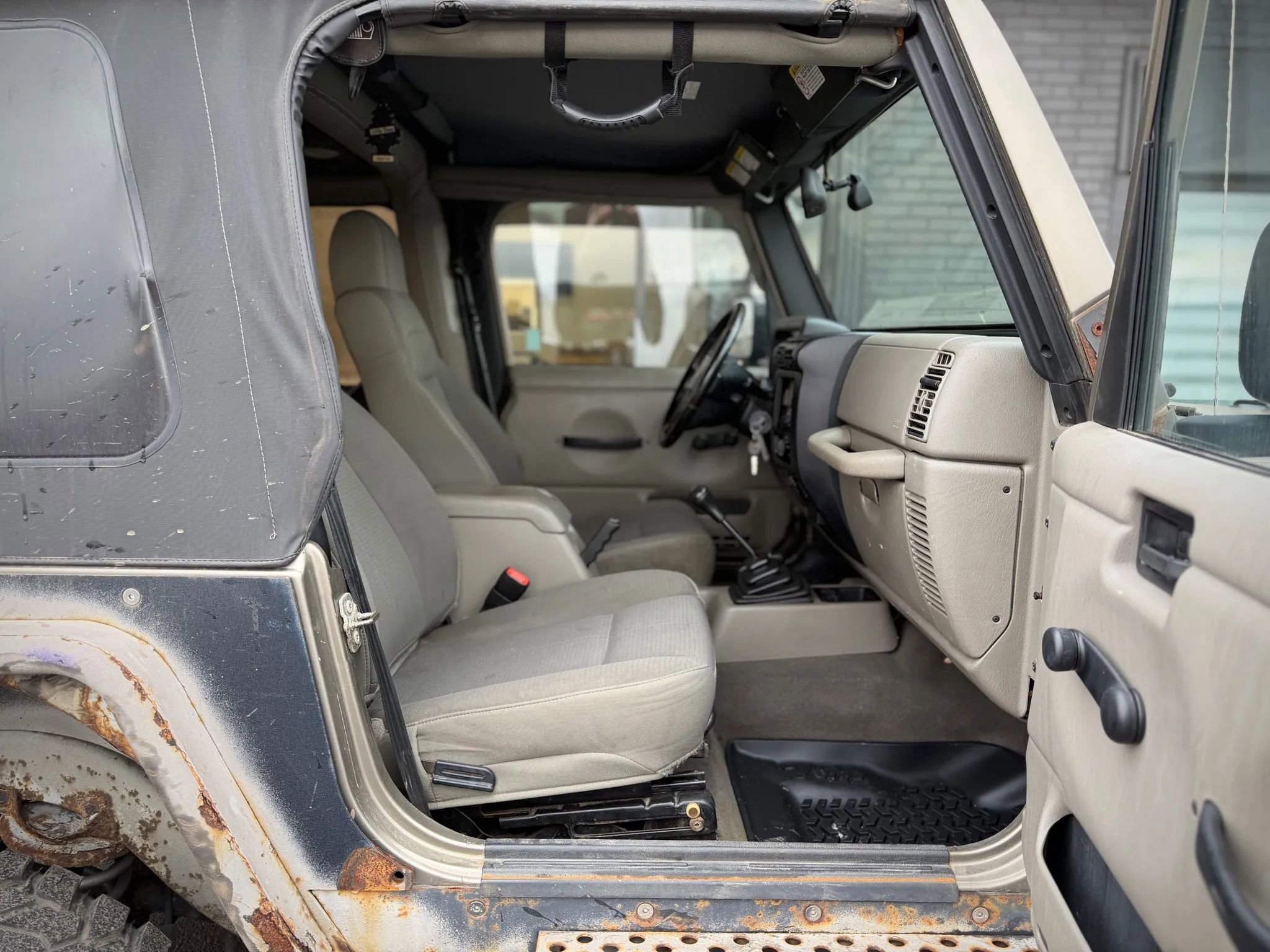 Used 2004 Jeep Wrangler Sahara w/ Dual Top Group image 24