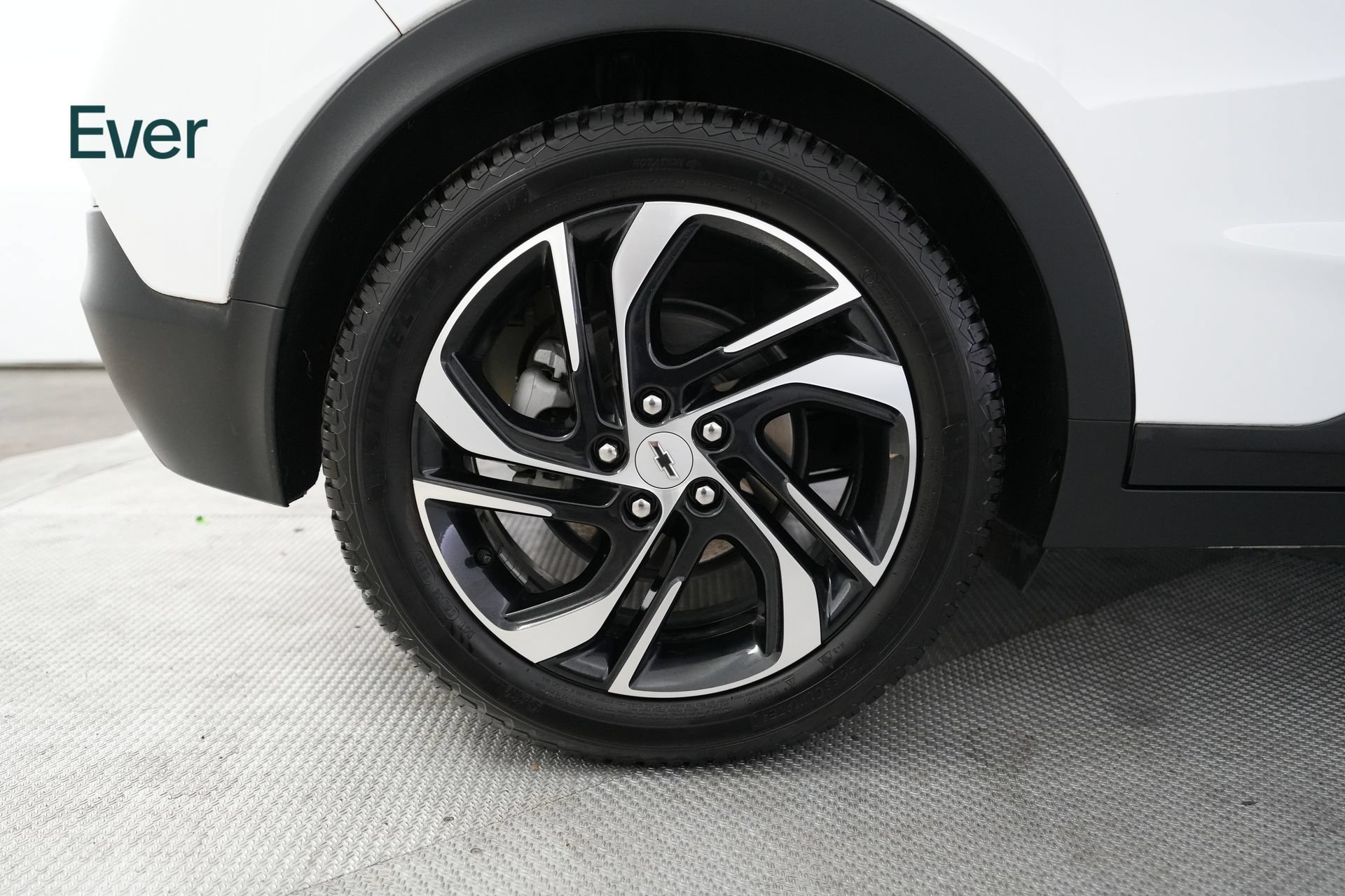 Used 2023 Chevrolet Bolt LT w/ Infotainment Package FWD image 22
