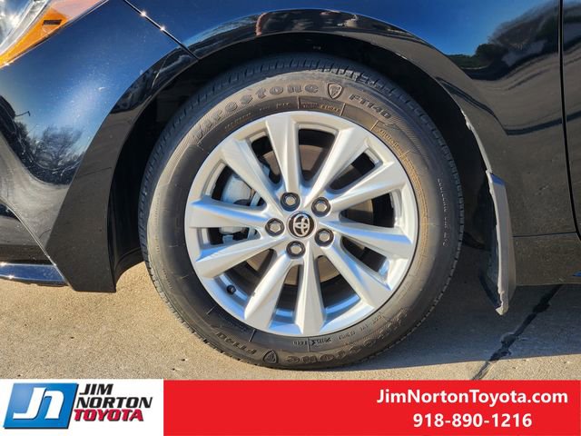 Used 2025 Toyota Corolla LE w/ LE Premium Package image 12