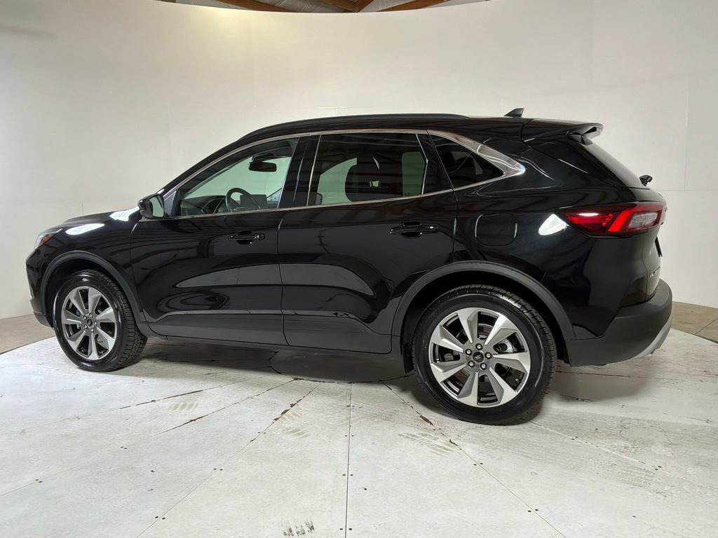 Used 2025 Ford Escape Platinum AWD/4WD image 4
