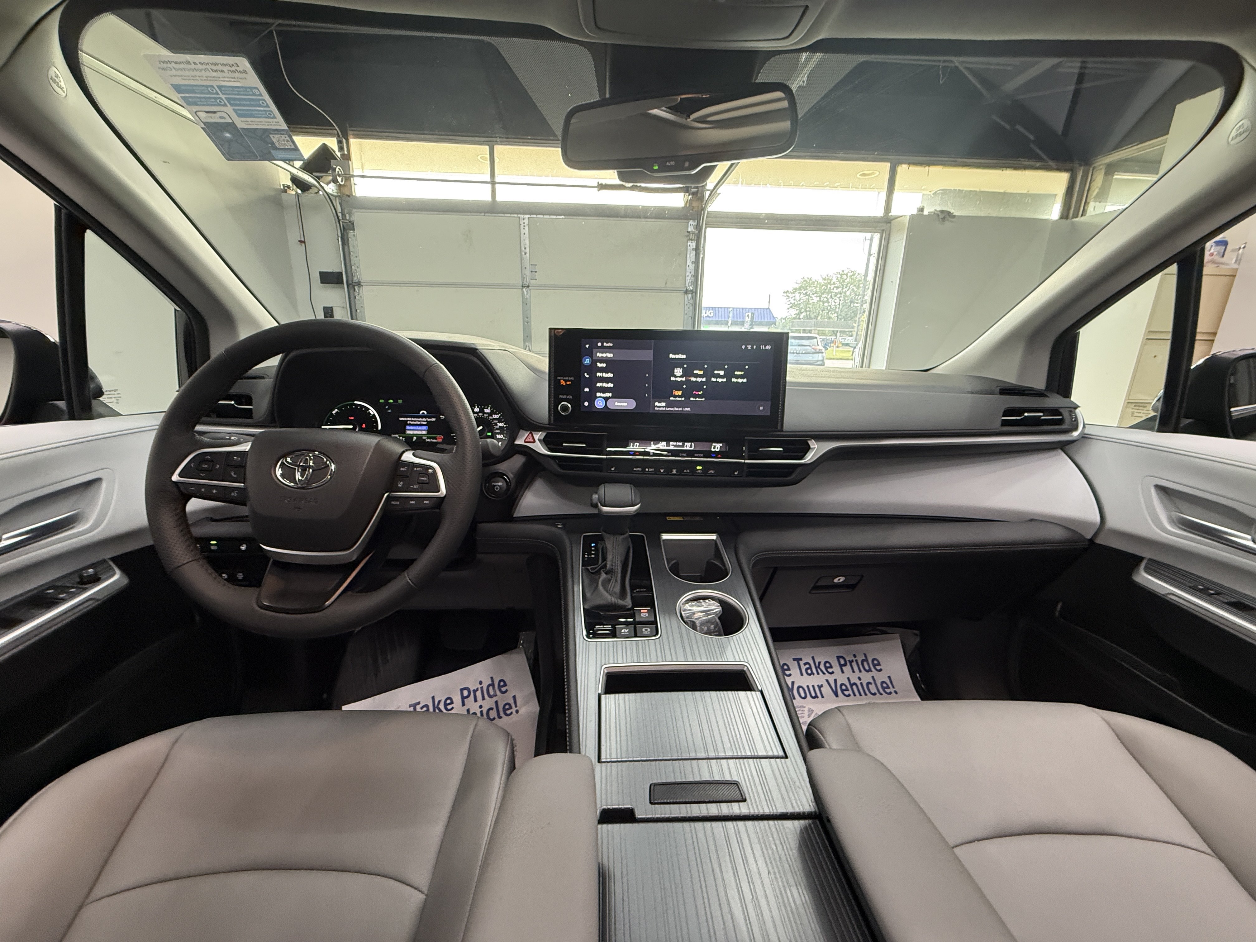 Used 2026 Toyota Sienna XLE FWD image 13