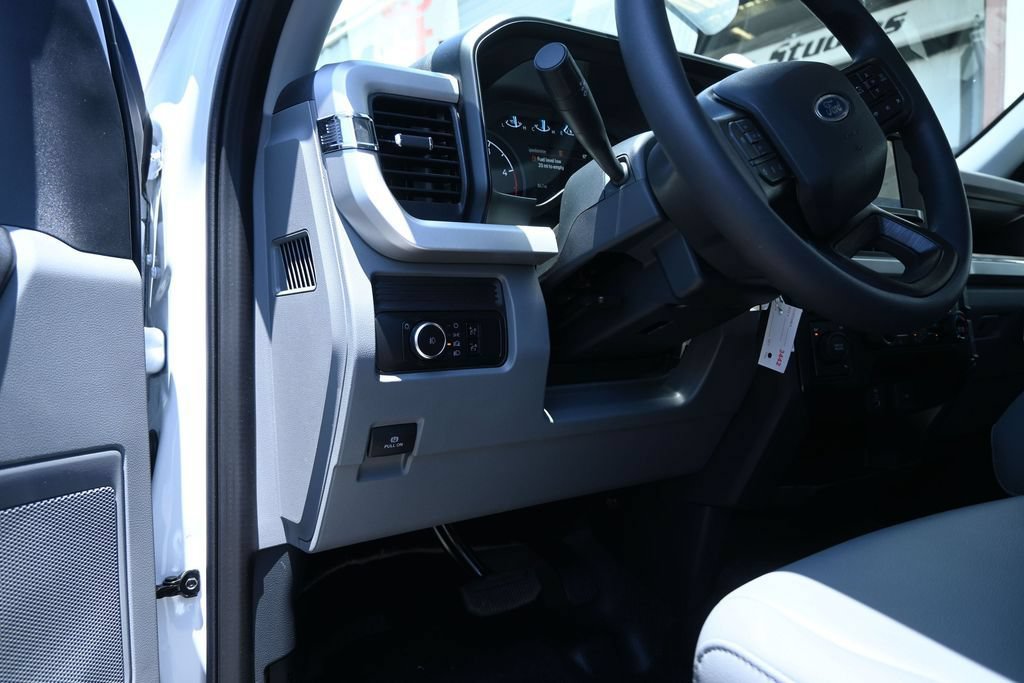 New 2025 Ford F350 XL w/ XL Chrome Package AWD/4WD image 6