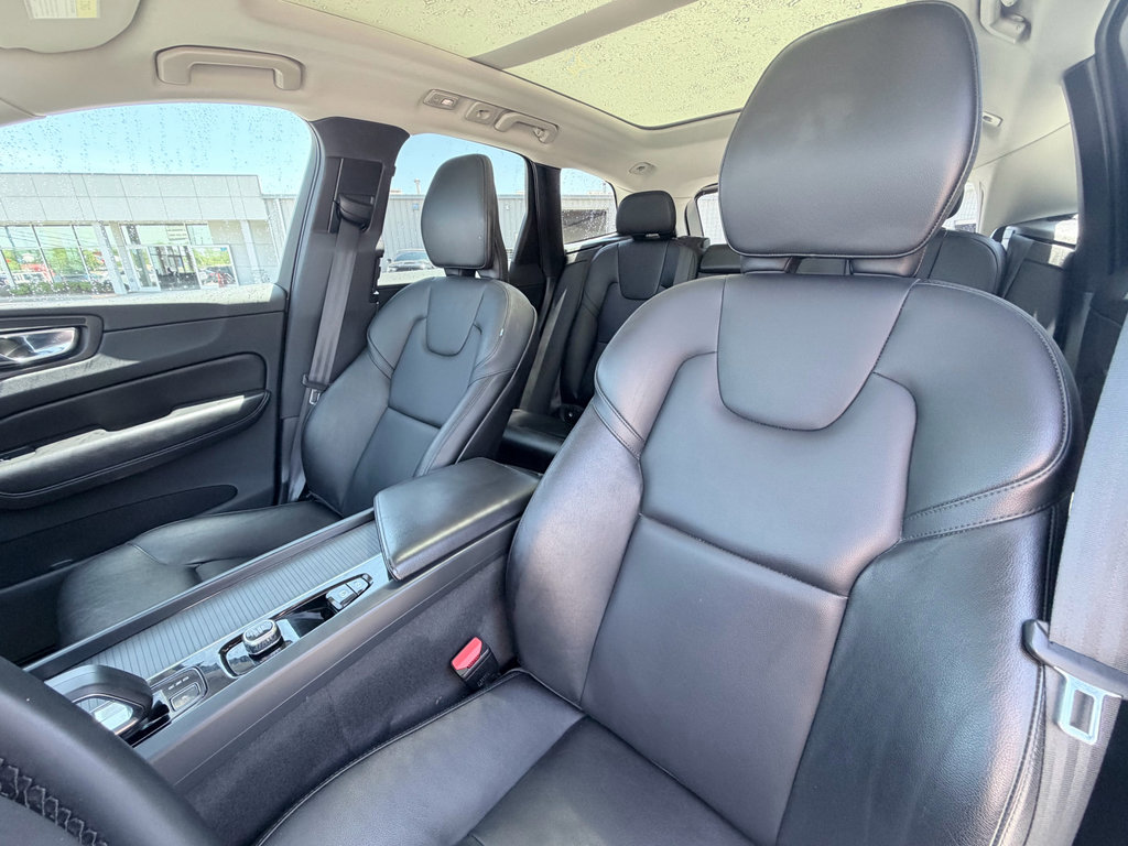 Used 2023 Volvo XC60 B5 Core FWD image 23
