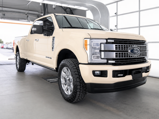 Used 2019 Ford F250 Platinum w/ Platinum Ultimate Package AWD/4WD image 2