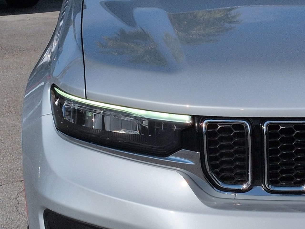 Certified 2023 Jeep Grand Cherokee L Overland w/ Advanced Protech Group III AWD/4WD image 9