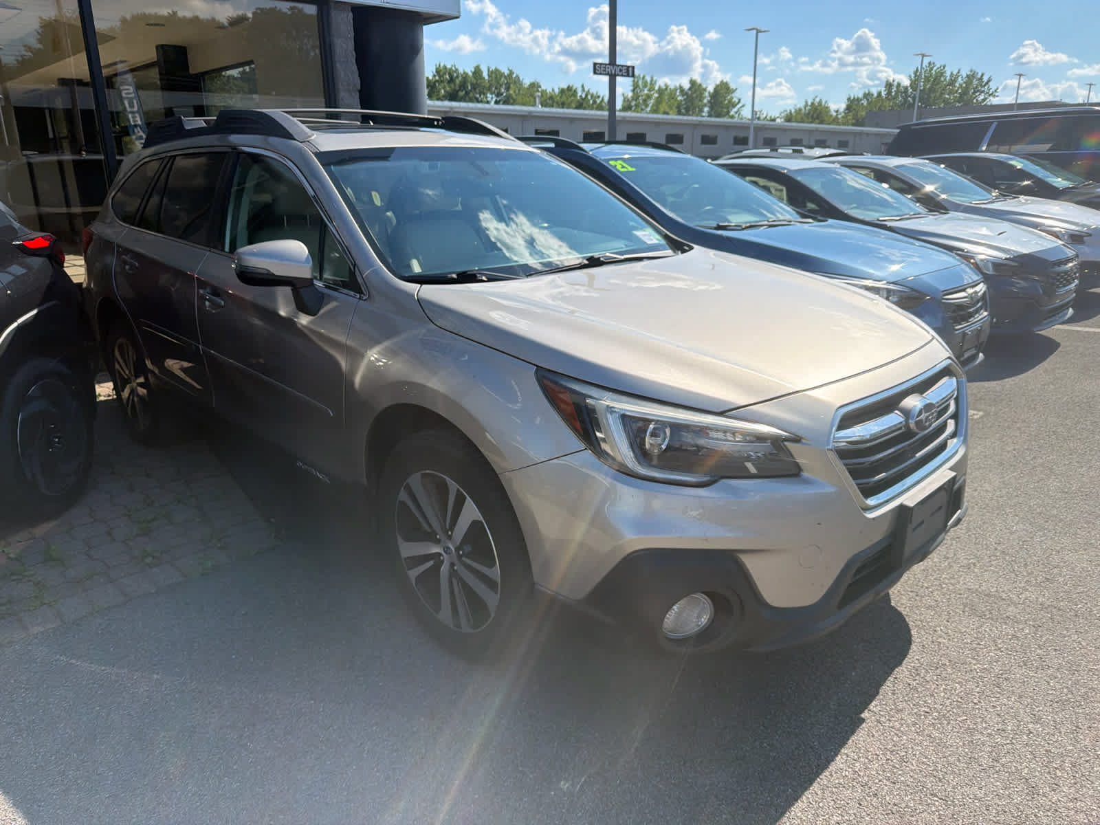 Used 2018 Subaru Outback 2.5i Limited AWD/4WD image 4