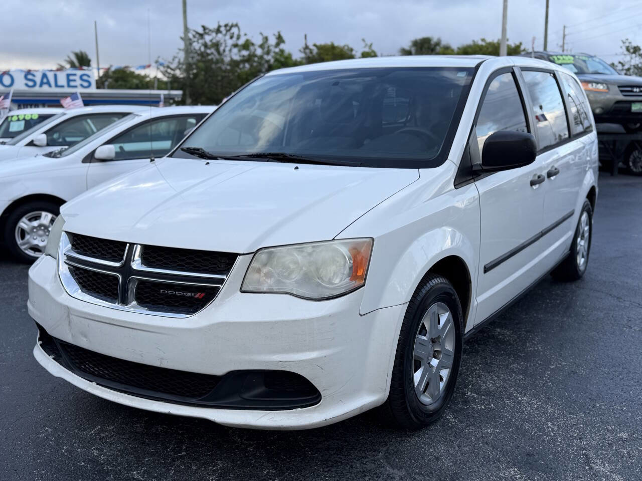 Used 2013 Dodge Grand Caravan American Value Package FWD image 2