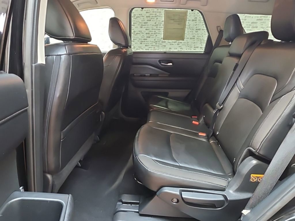 Used 2023 Nissan Pathfinder SL image 13