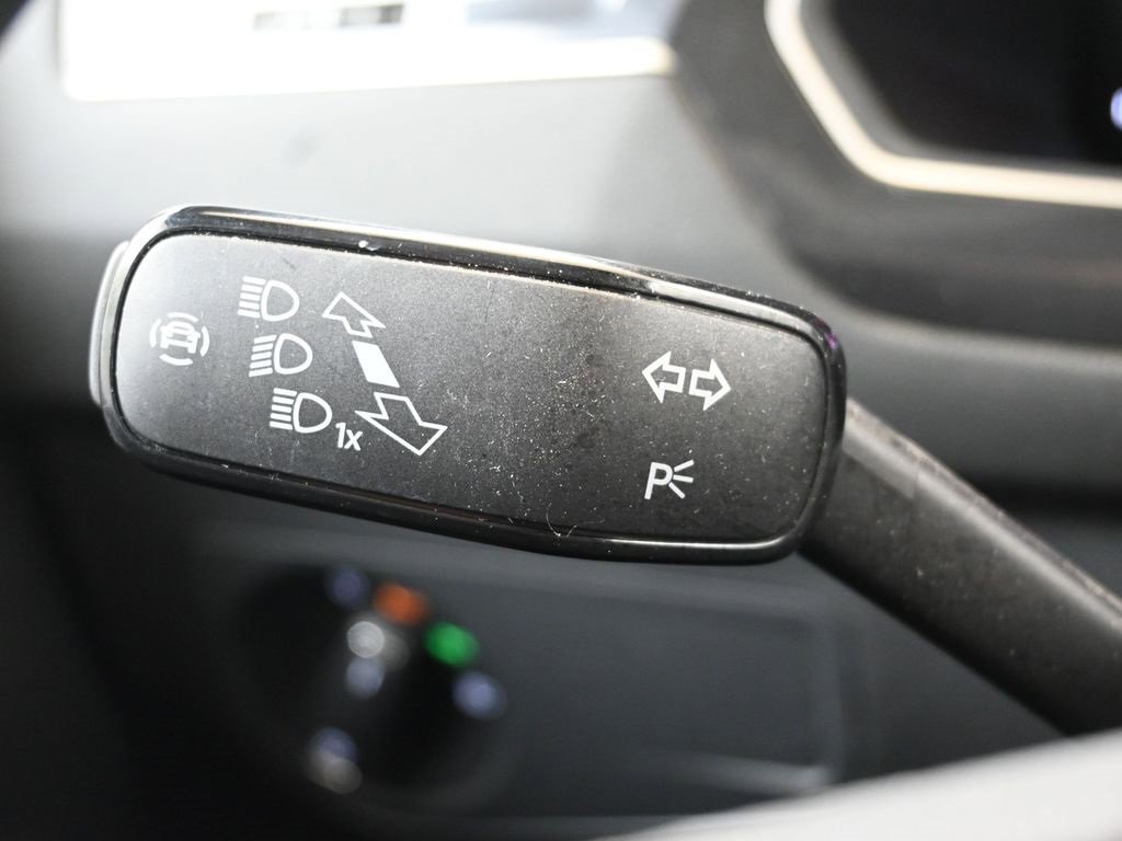 Used 2024 Volkswagen Tiguan SE R-Line image 28