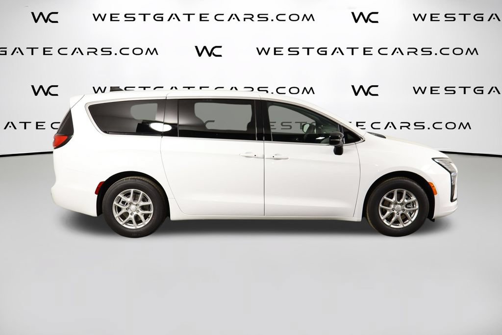 New 2027 Chrysler Pacifica Select FWD image 50