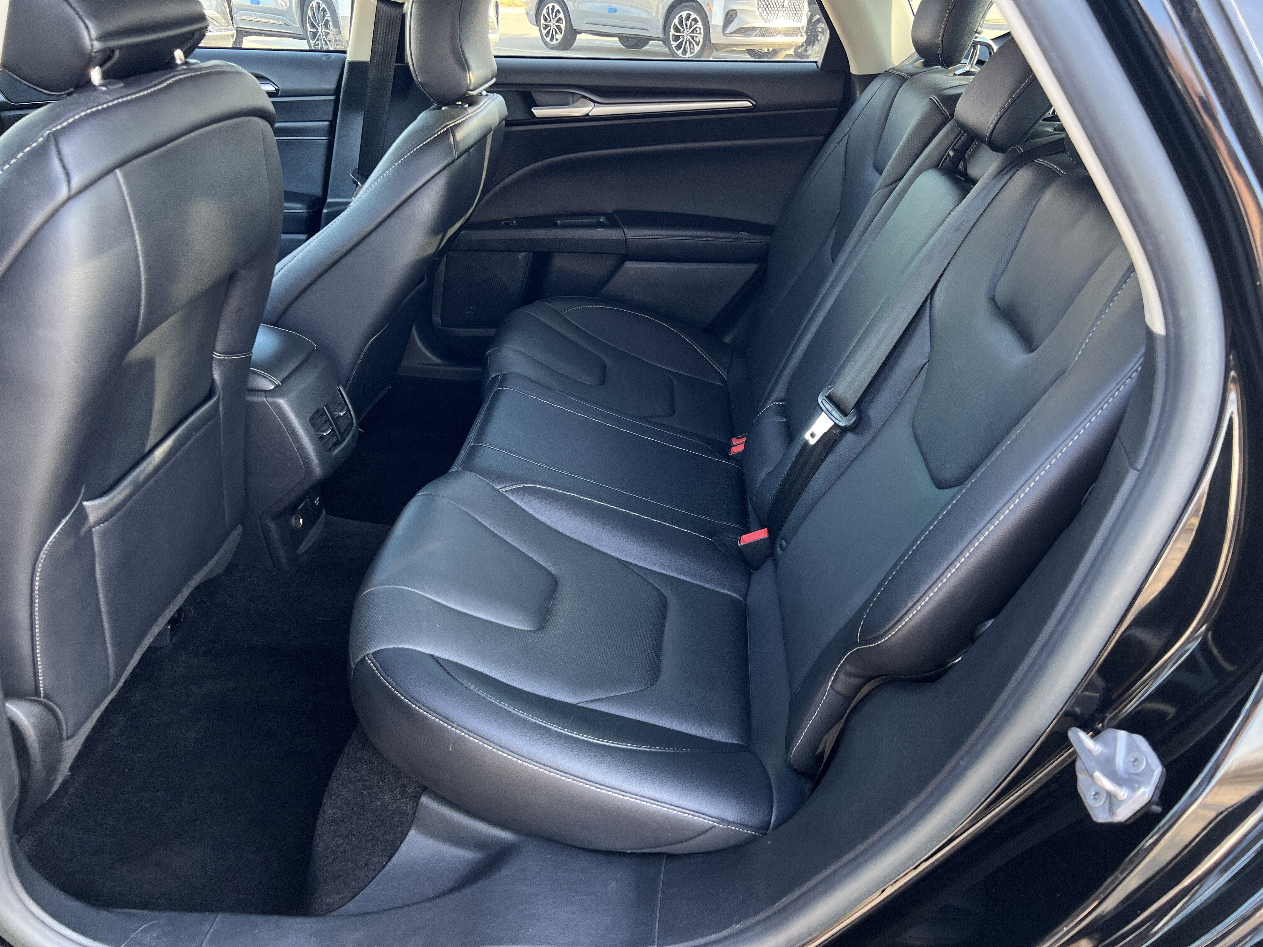 Used 2018 Ford Fusion Titanium image 33