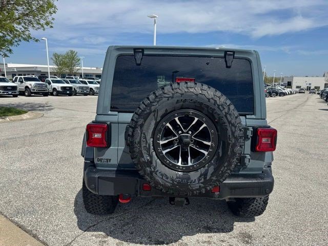 Used 2025 Jeep Wrangler Unlimited Rubicon AWD/4WD image 8