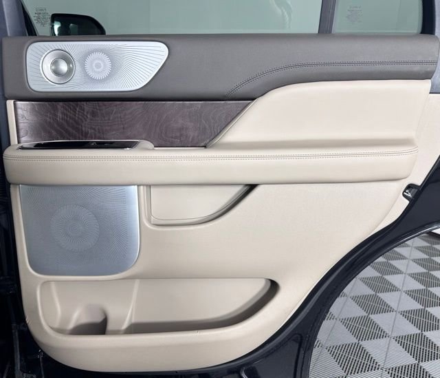 Used 2022 Lincoln Navigator Reserve image 30