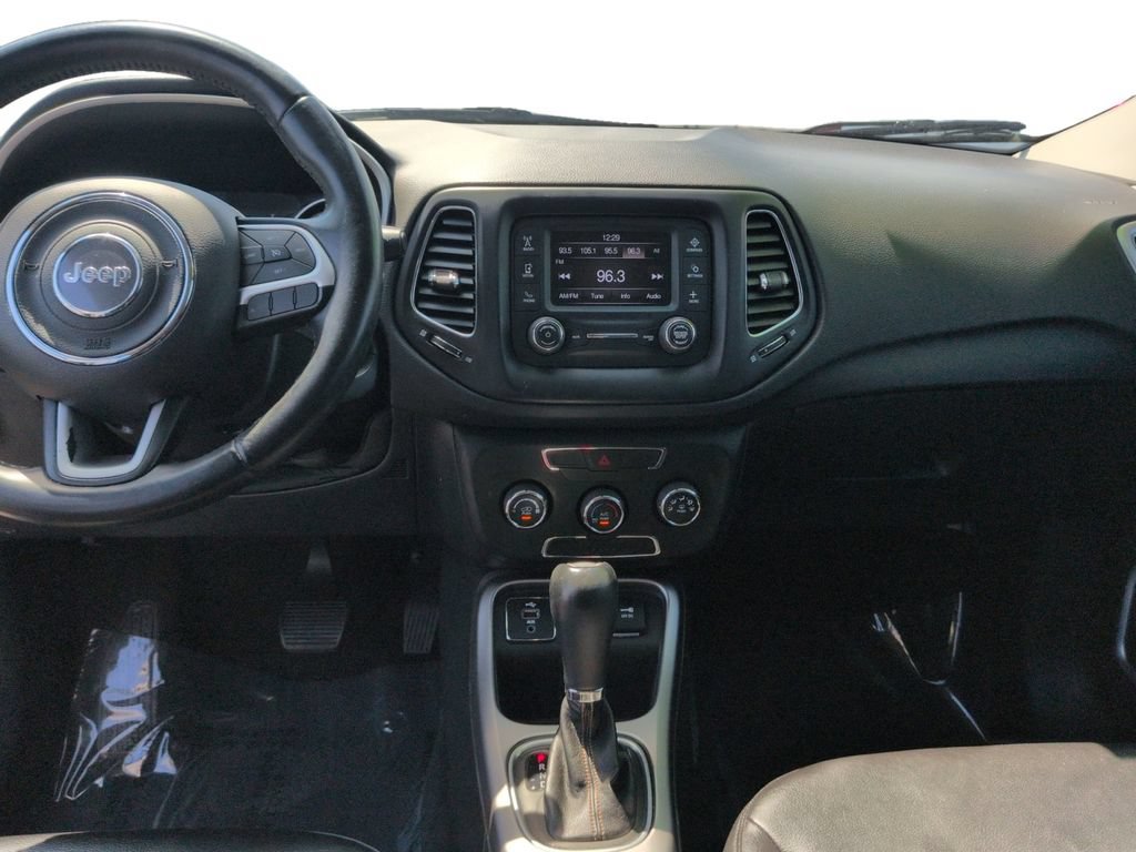 Used 2018 Jeep Compass Latitude FWD image 11