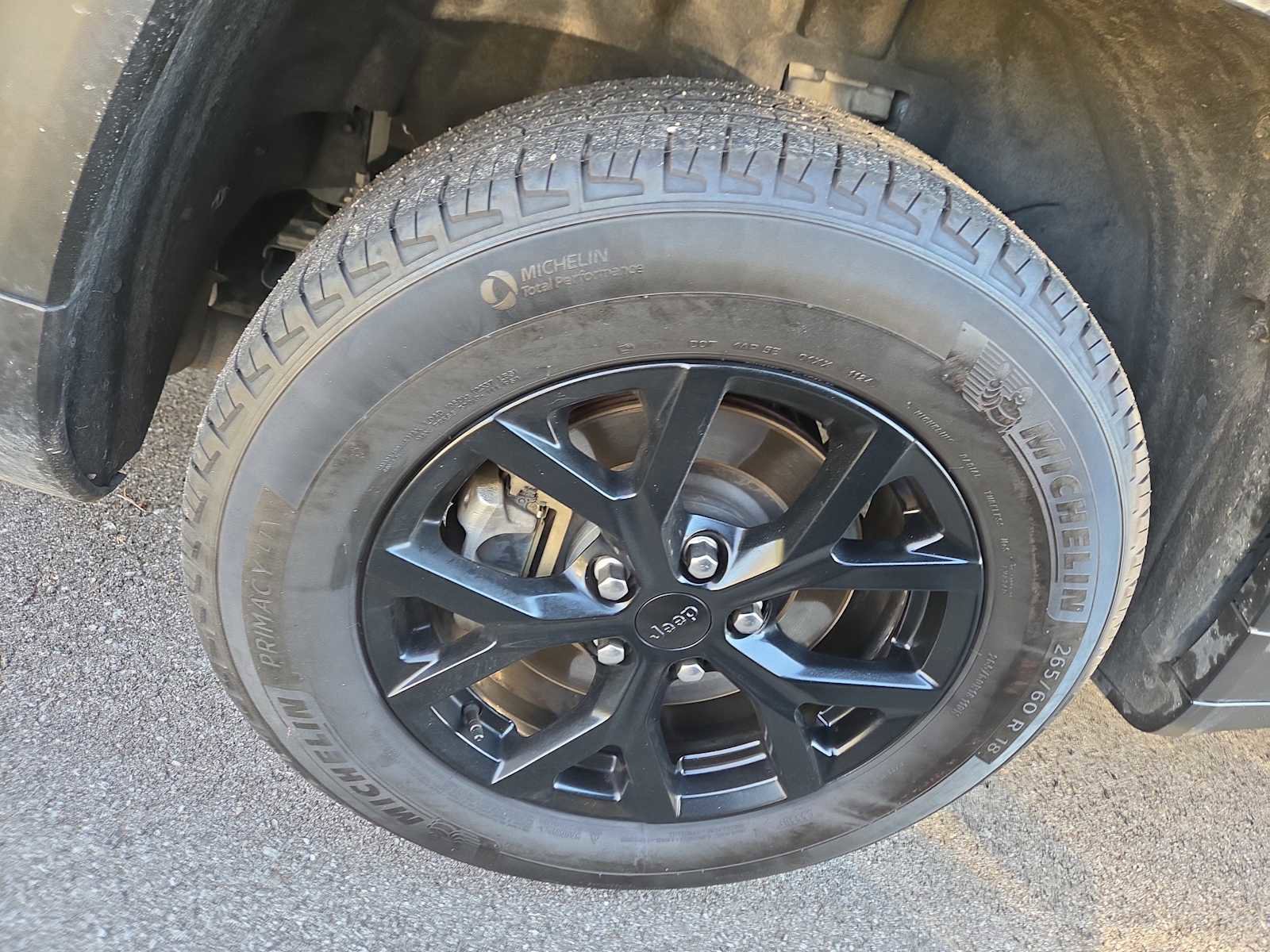 Used 2024 Jeep Grand Cherokee L Laredo image 3