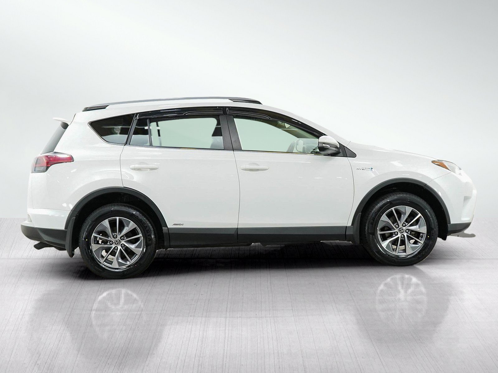 Used 2017 Toyota RAV4 XLE w/ Carpet Mat Package AWD/4WD image 6