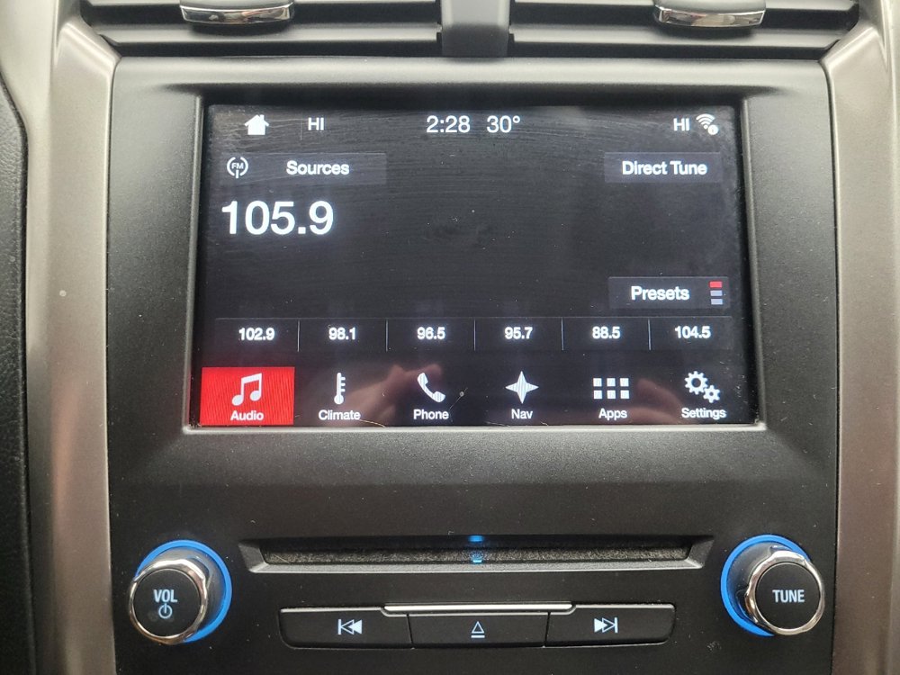 Used 2017 Ford Fusion SE w/ Fusion SE Technology Package image 25