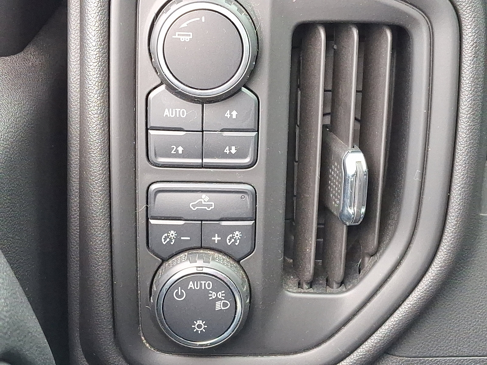 Used 2022 Chevrolet Silverado 1500 Custom Trail Boss image 22