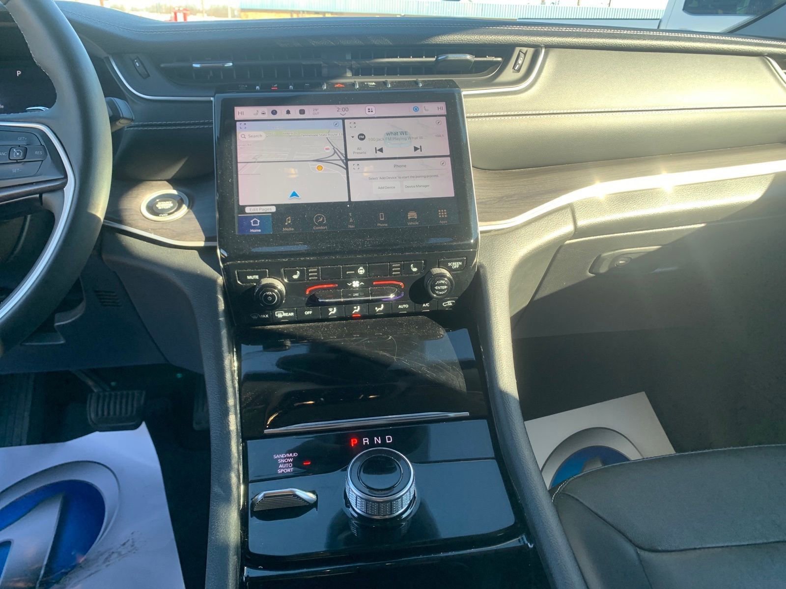 Used 2023 Jeep Grand Cherokee Limited image 24