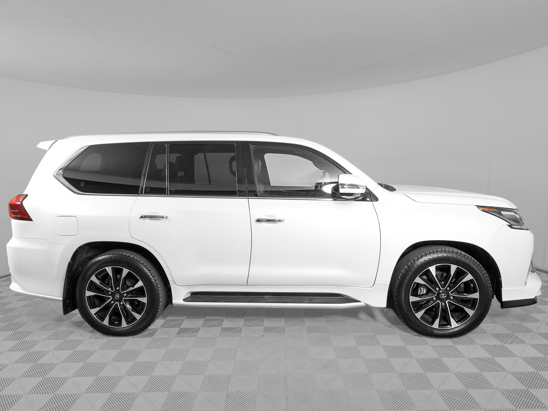 Used 2021 Lexus LX 570 4WD w/ Sport Package image 4