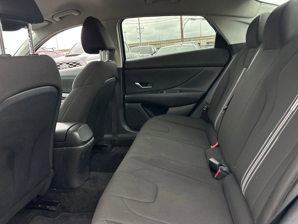 Used 2023 Hyundai Elantra SEL image 15