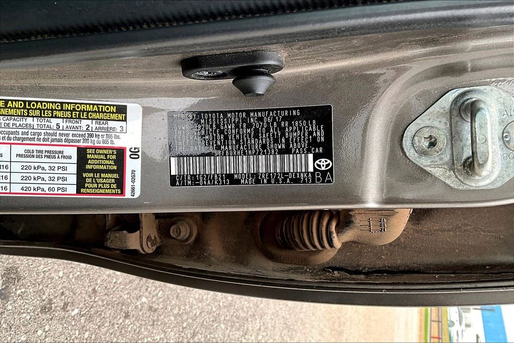 Used 2017 Toyota Corolla LE w/ Carpet Mat Package (TMS) FWD image 29