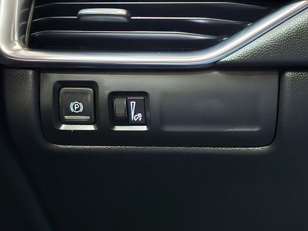 Used 2020 Cadillac XT4 Premium Luxury image 31