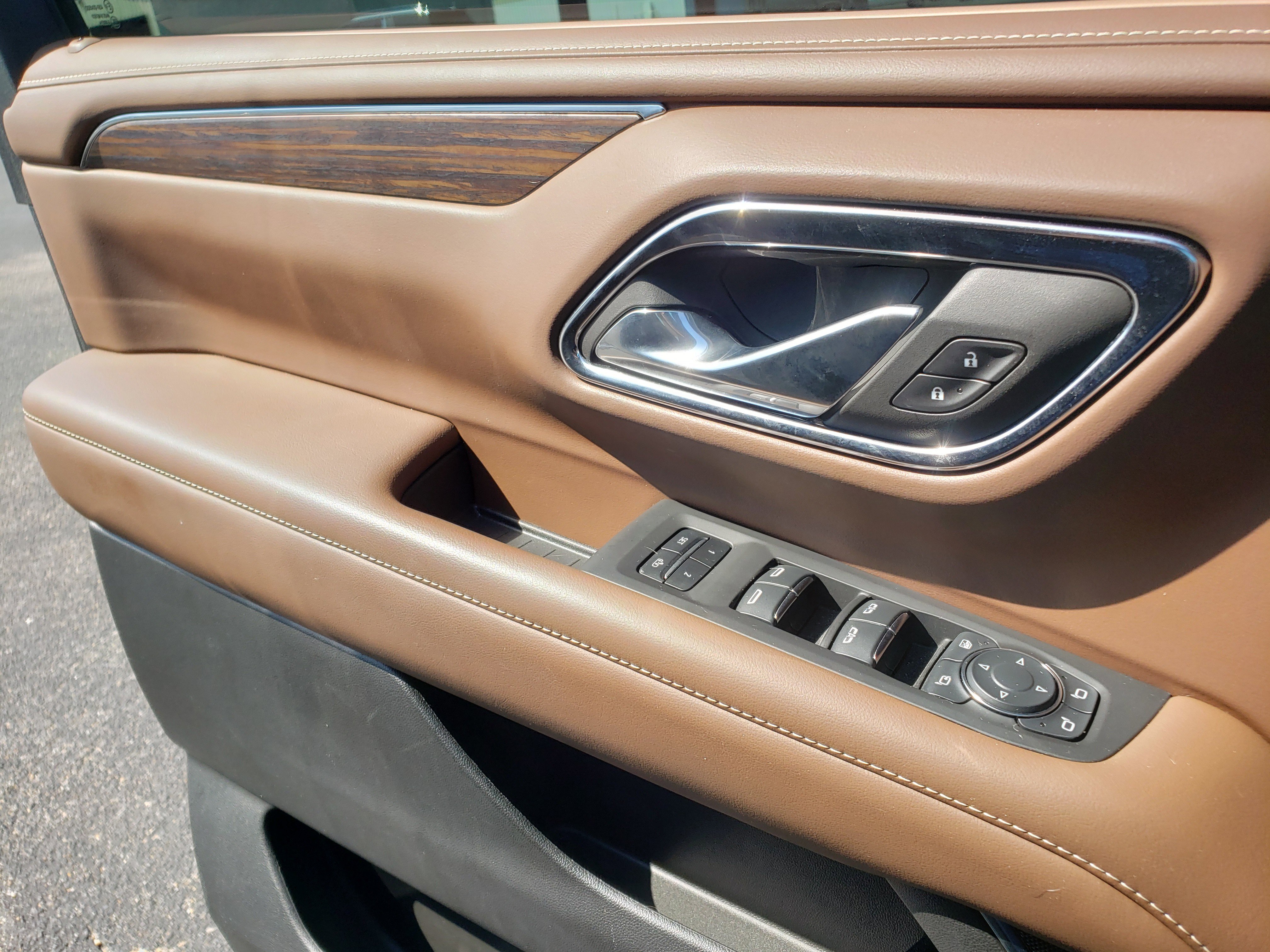 Used 2024 Chevrolet Tahoe High Country RWD image 15