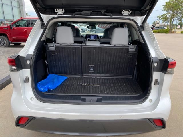 Certified 2022 Toyota Highlander Limited AWD/4WD image 4