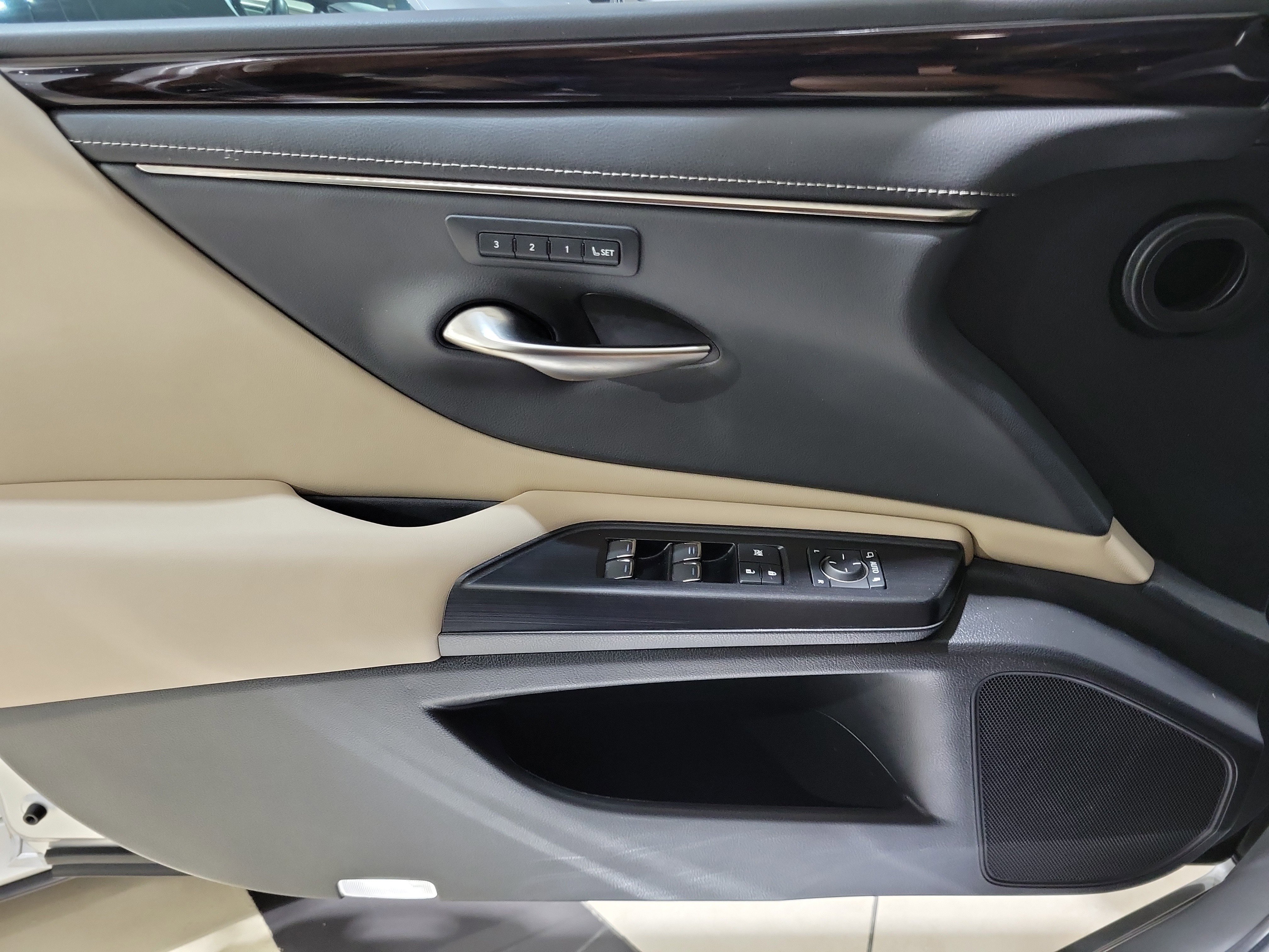 Used 2021 Lexus ES 350 w/ Premium Package image 29