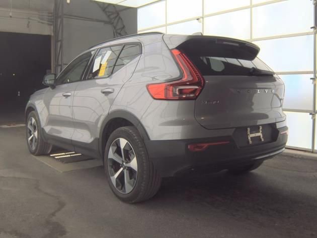 Certified 2026 Volvo XC40 B5 Plus AWD/4WD image 3