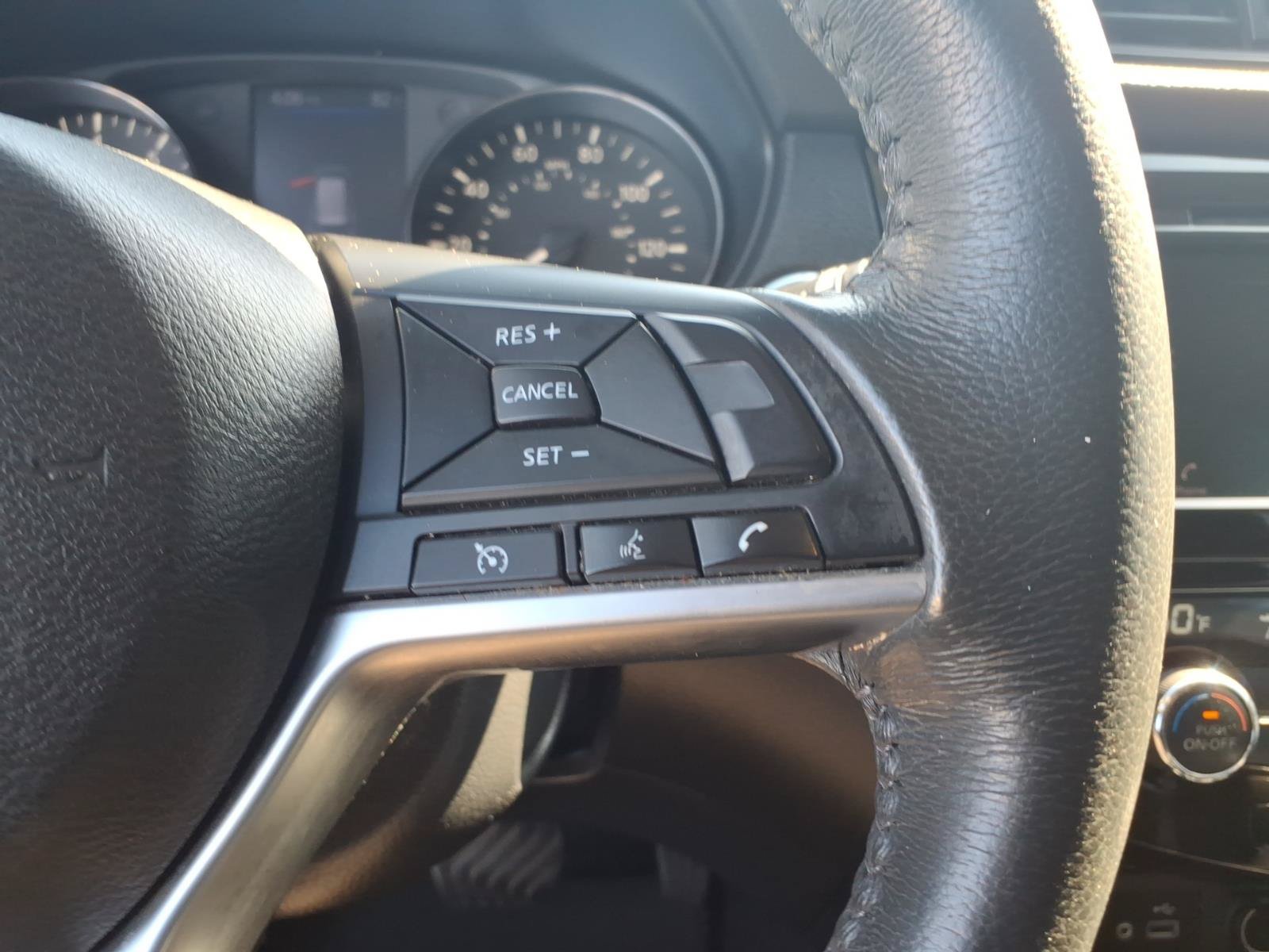 Used 2018 Nissan Rogue SV AWD/4WD image 29