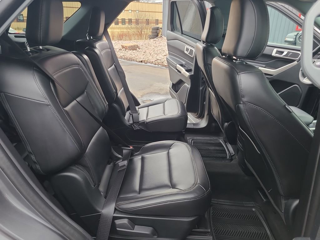Used 2023 Ford Explorer XLT image 40