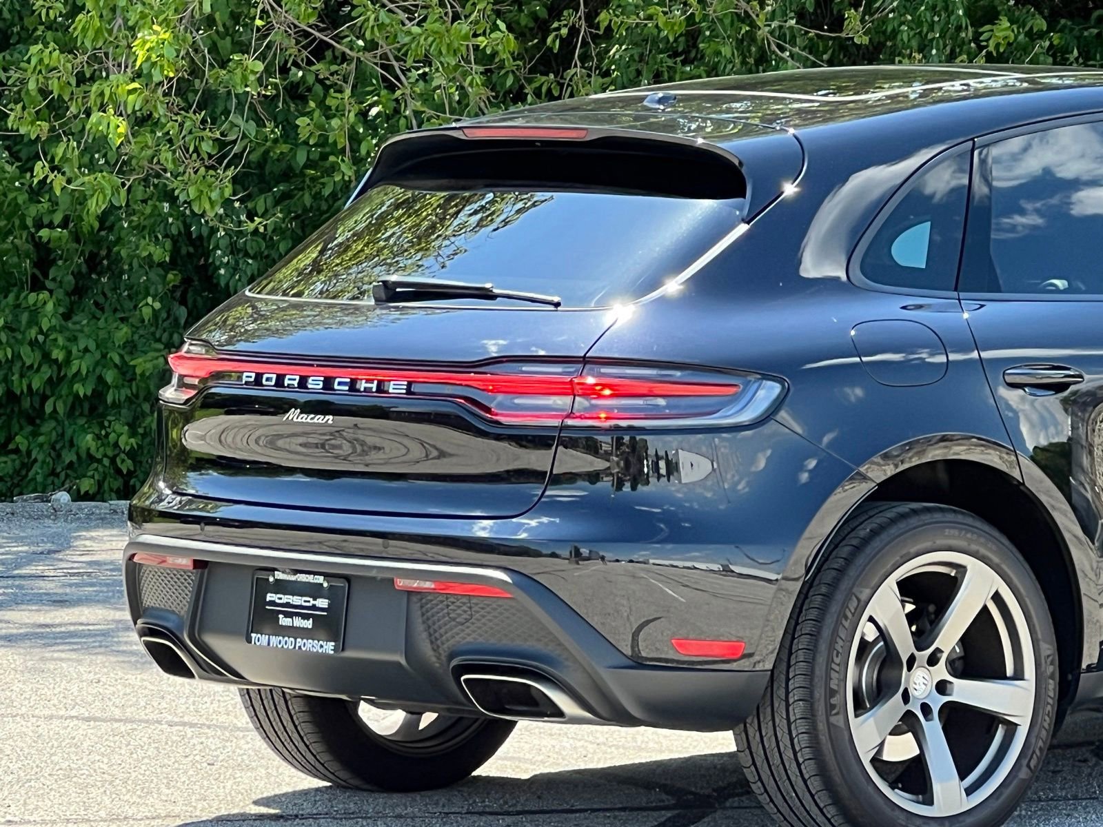 Certified 2025 Porsche Macan AWD/4WD image 10
