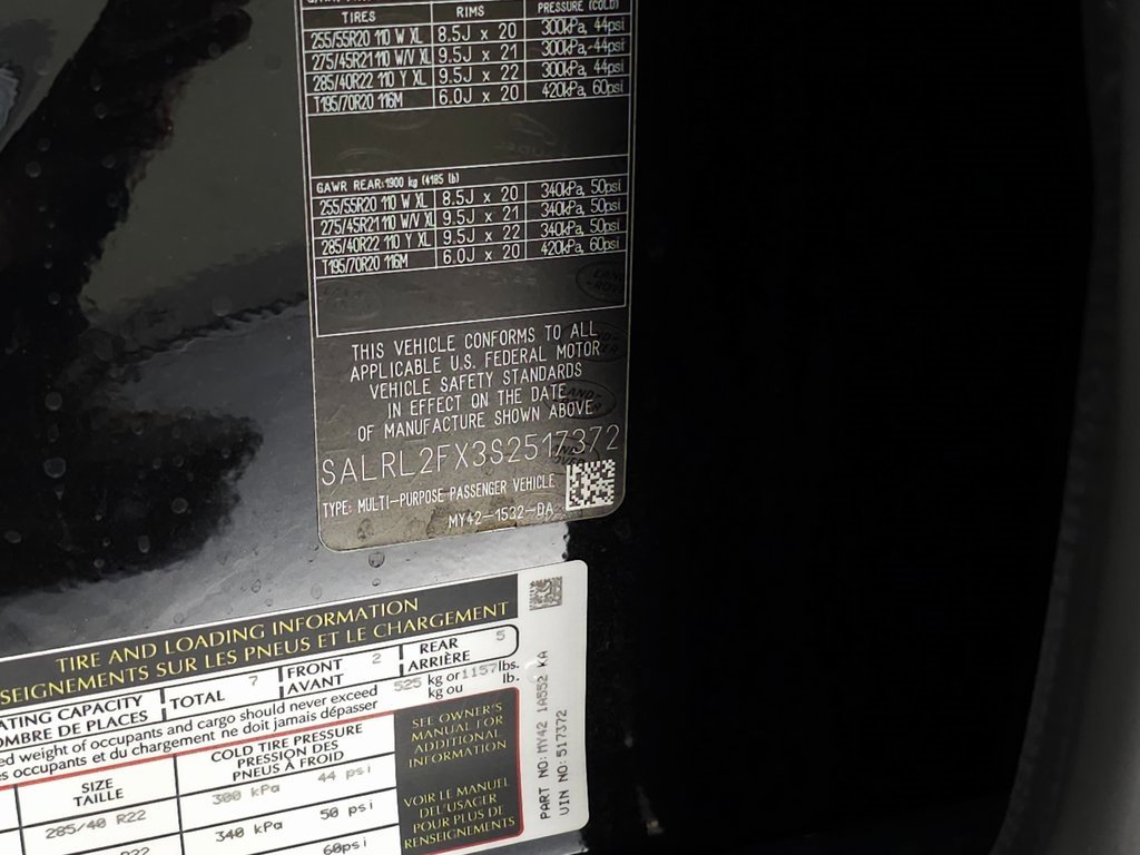 New 2025 Land Rover Discovery Dynamic SE image 32