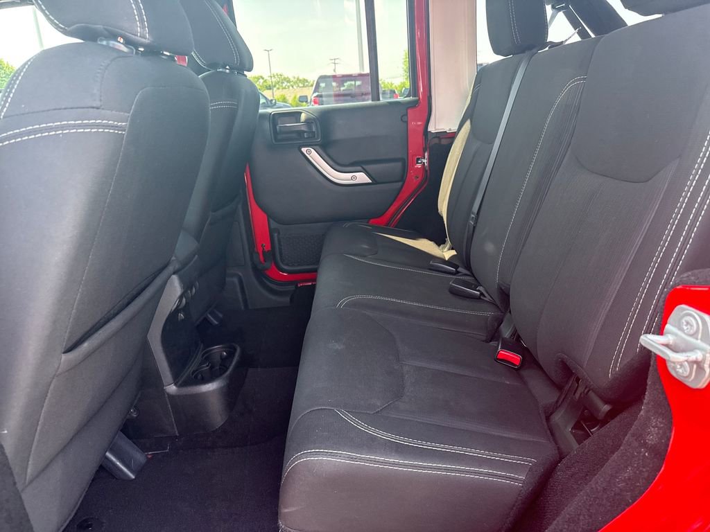 Used 2018 Jeep Wrangler Unlimited Sahara w/ Connectivity Group AWD/4WD image 29