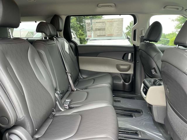 Certified 2026 Kia Carnival EX image 25