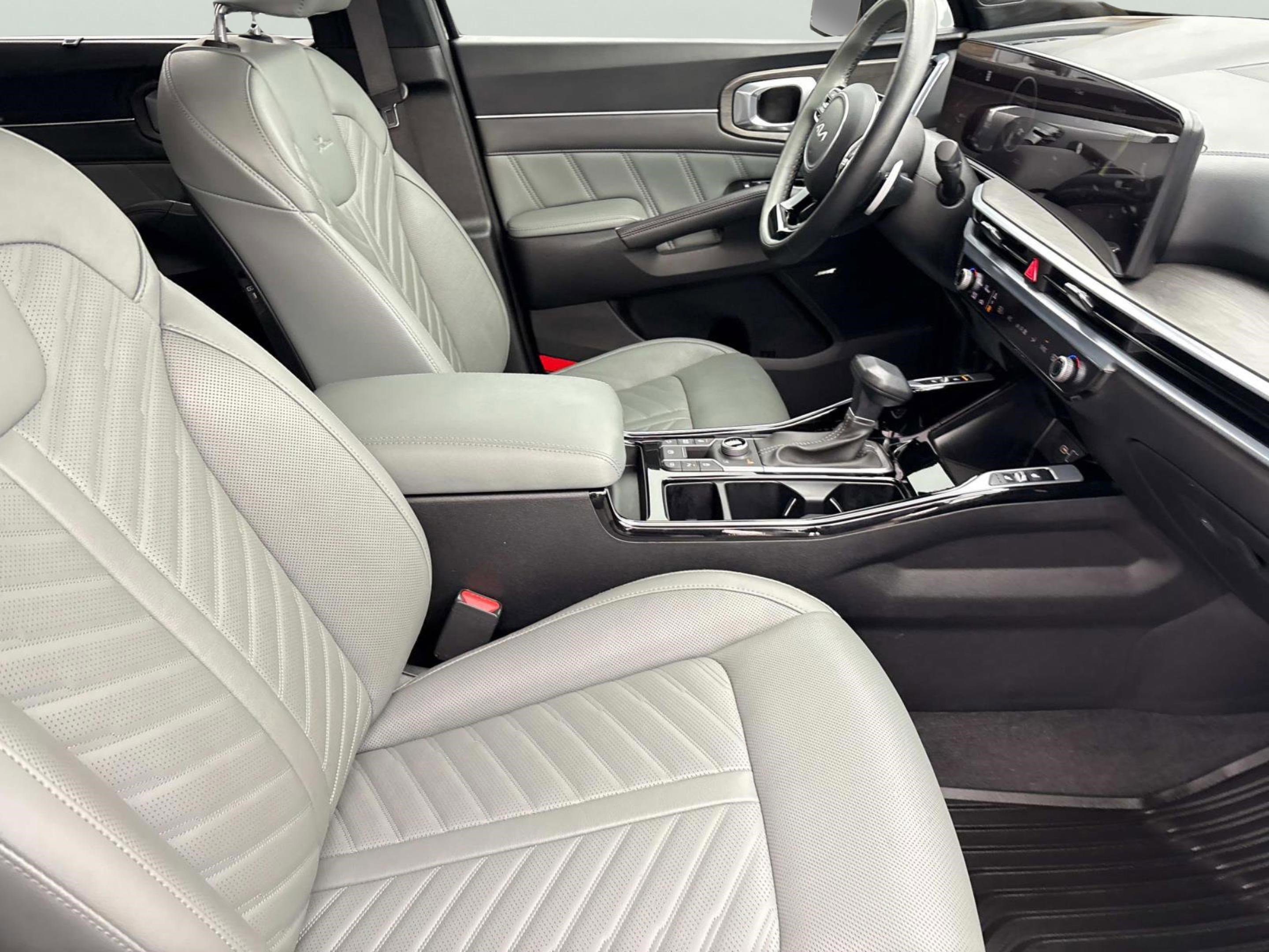 Used 2025 Kia Sorento SX Prestige w/ Sage Leather Package image 17