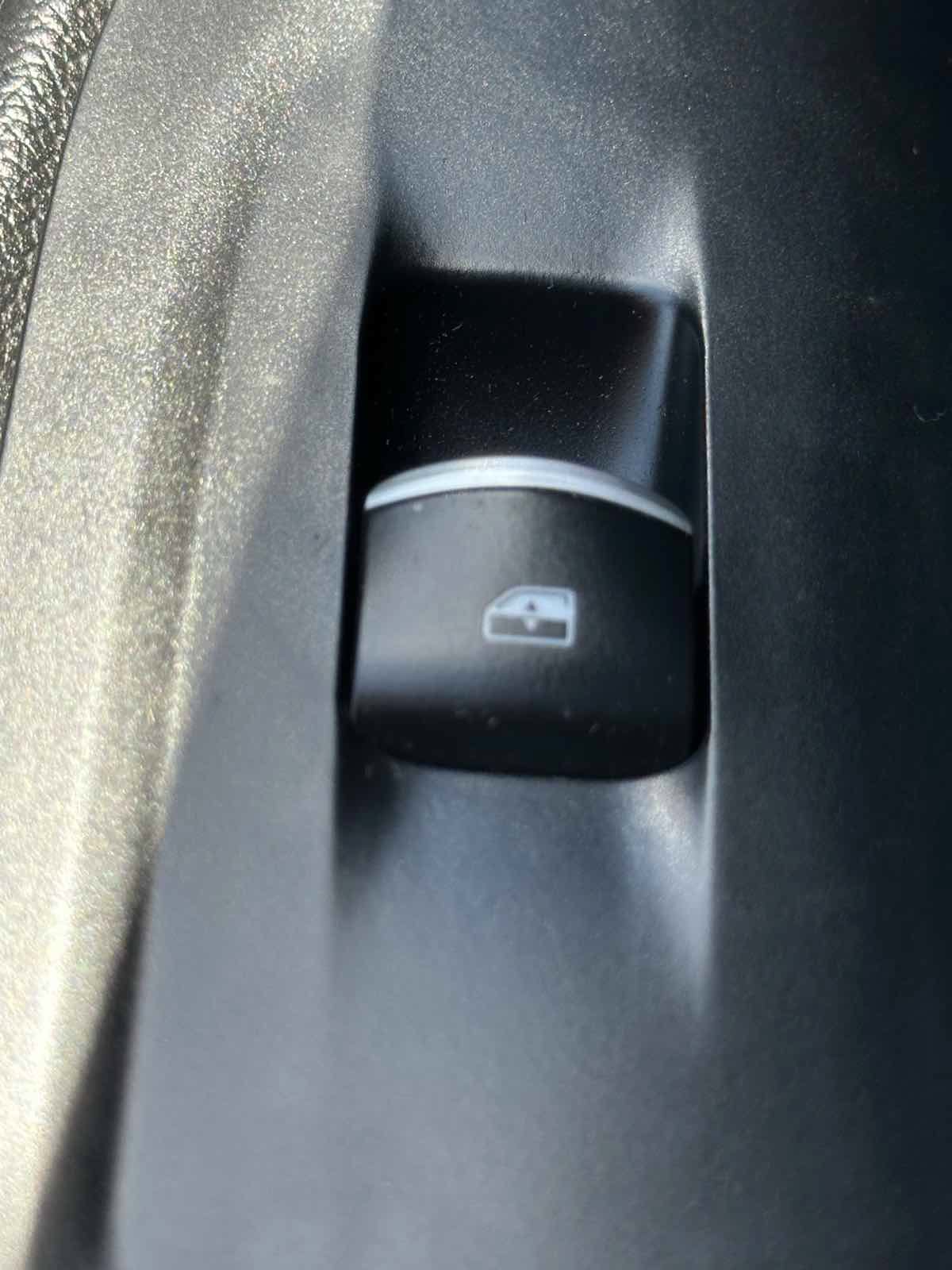 Used 2017 Alfa Romeo Giulia AWD image 32