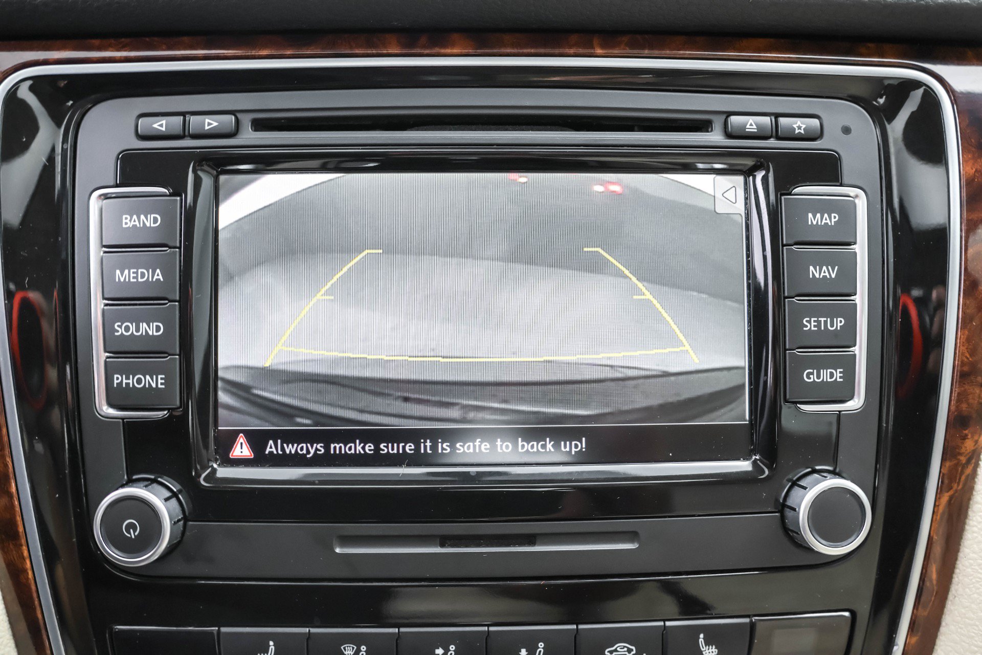 Used 2013 Volkswagen Passat TDI SEL Premium FWD image 10