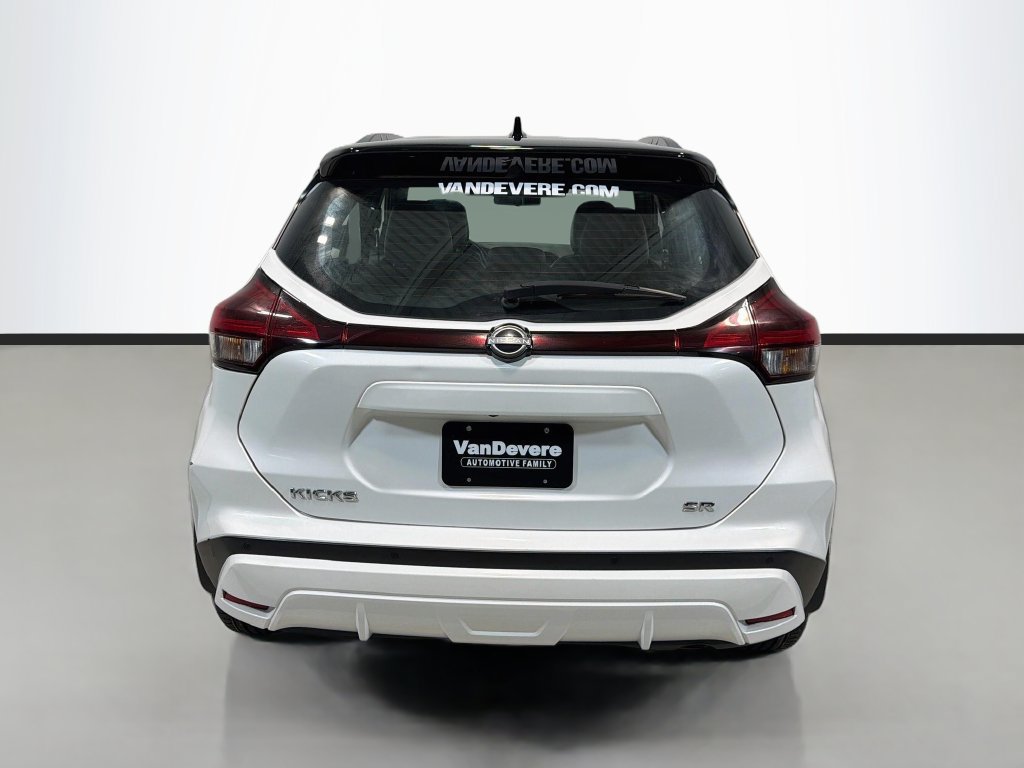 Used 2023 Nissan Kicks SR w/ SR Premium Package FWD image 5