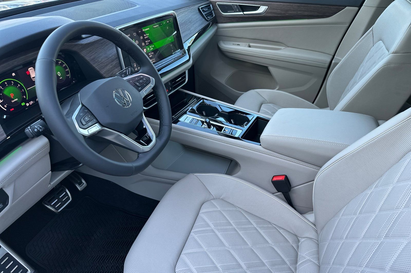 New 2026 Volkswagen Atlas SEL Premium R-Line image 9