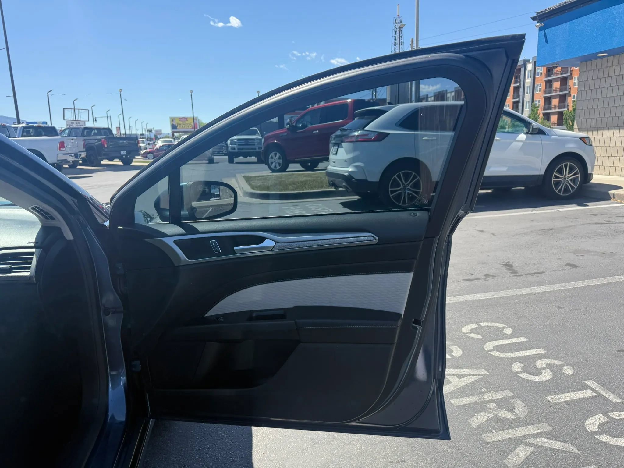 Used 2019 Ford Fusion SE w/ Equipment Group 151A FWD image 24