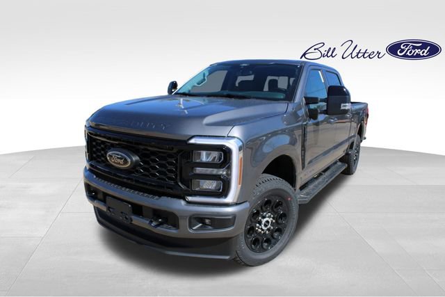 New 2025 Ford F250 Lariat w/ Black Appearance Package