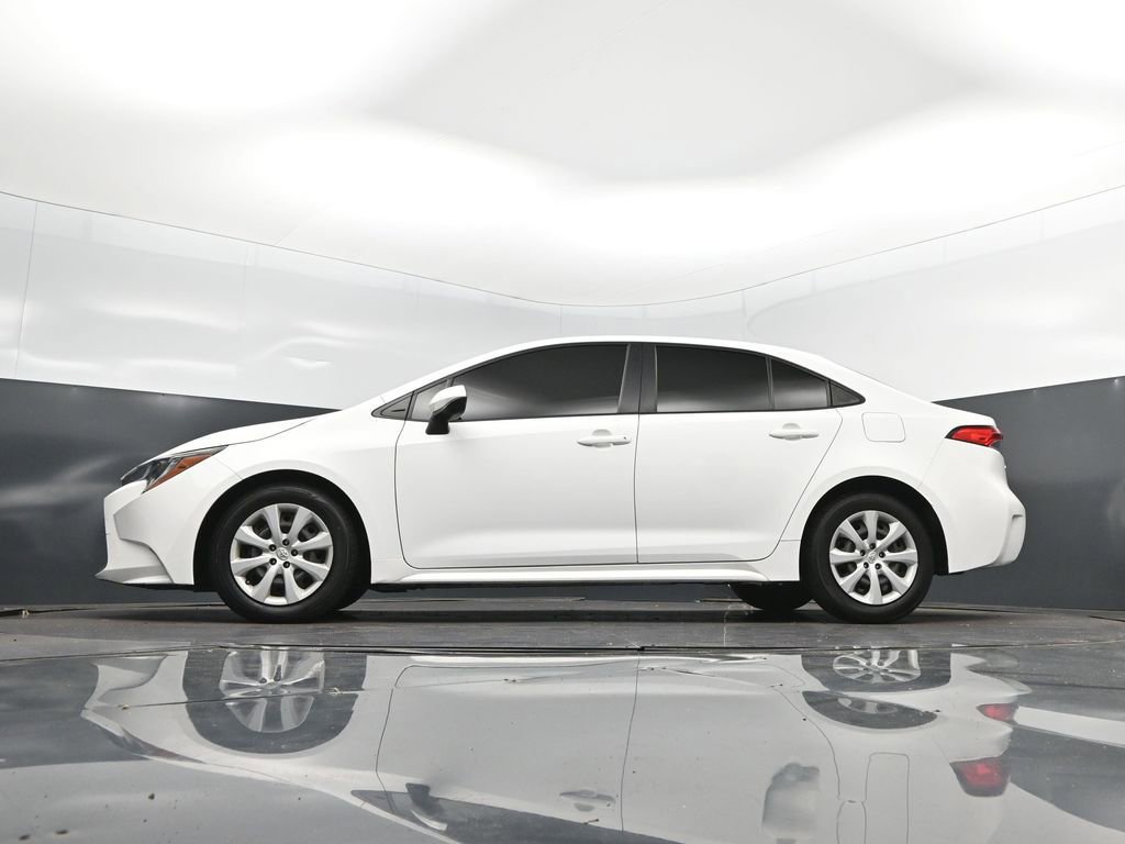 Used 2022 Toyota Corolla LE FWD image 40