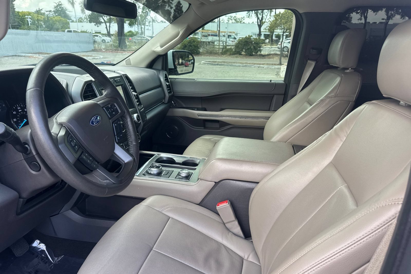 Used 2020 Ford Expedition XLT w/ Equipment Group 202A AWD/4WD image 10
