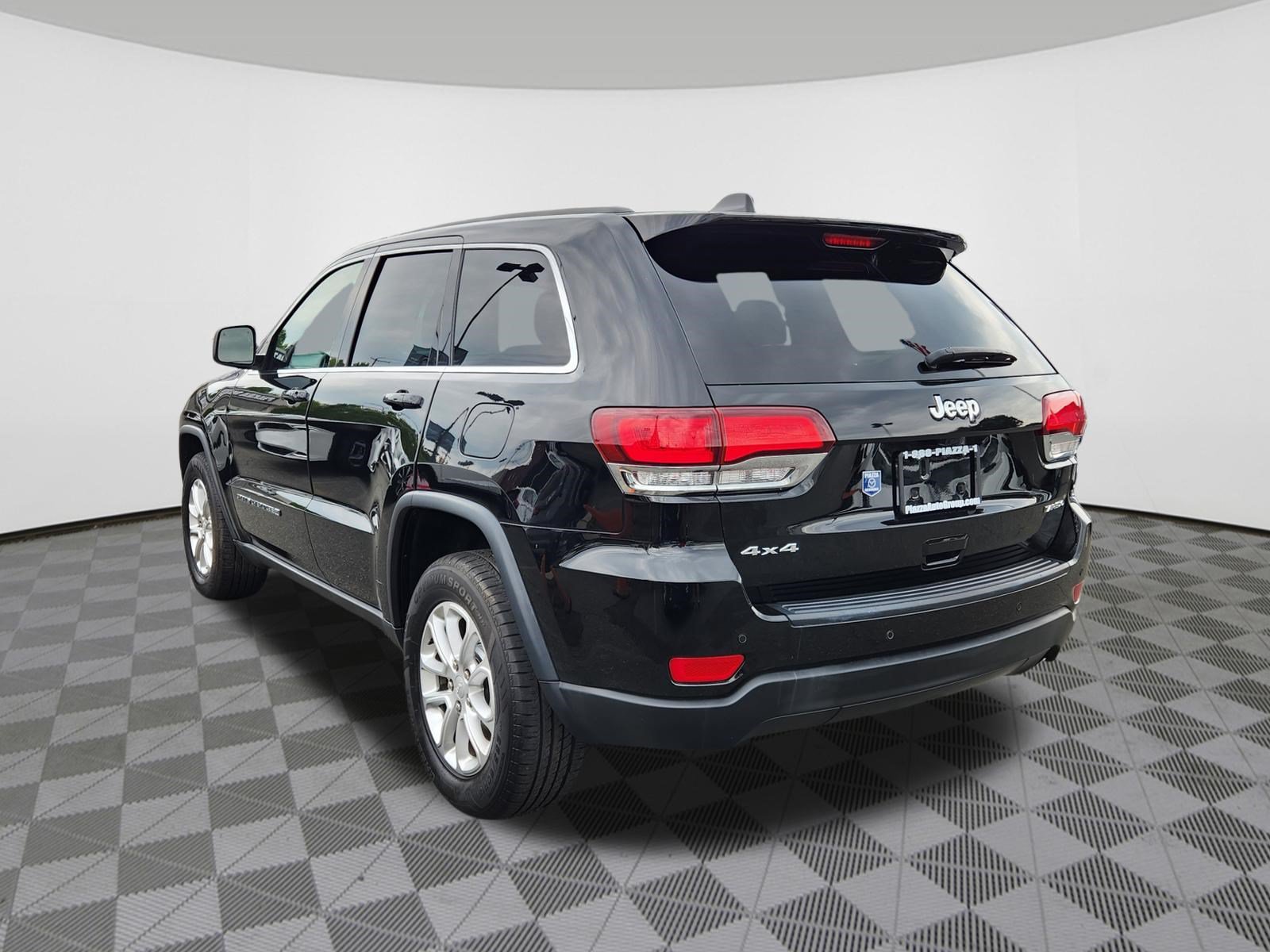 Used 2022 Jeep Grand Cherokee Laredo X AWD/4WD image 3