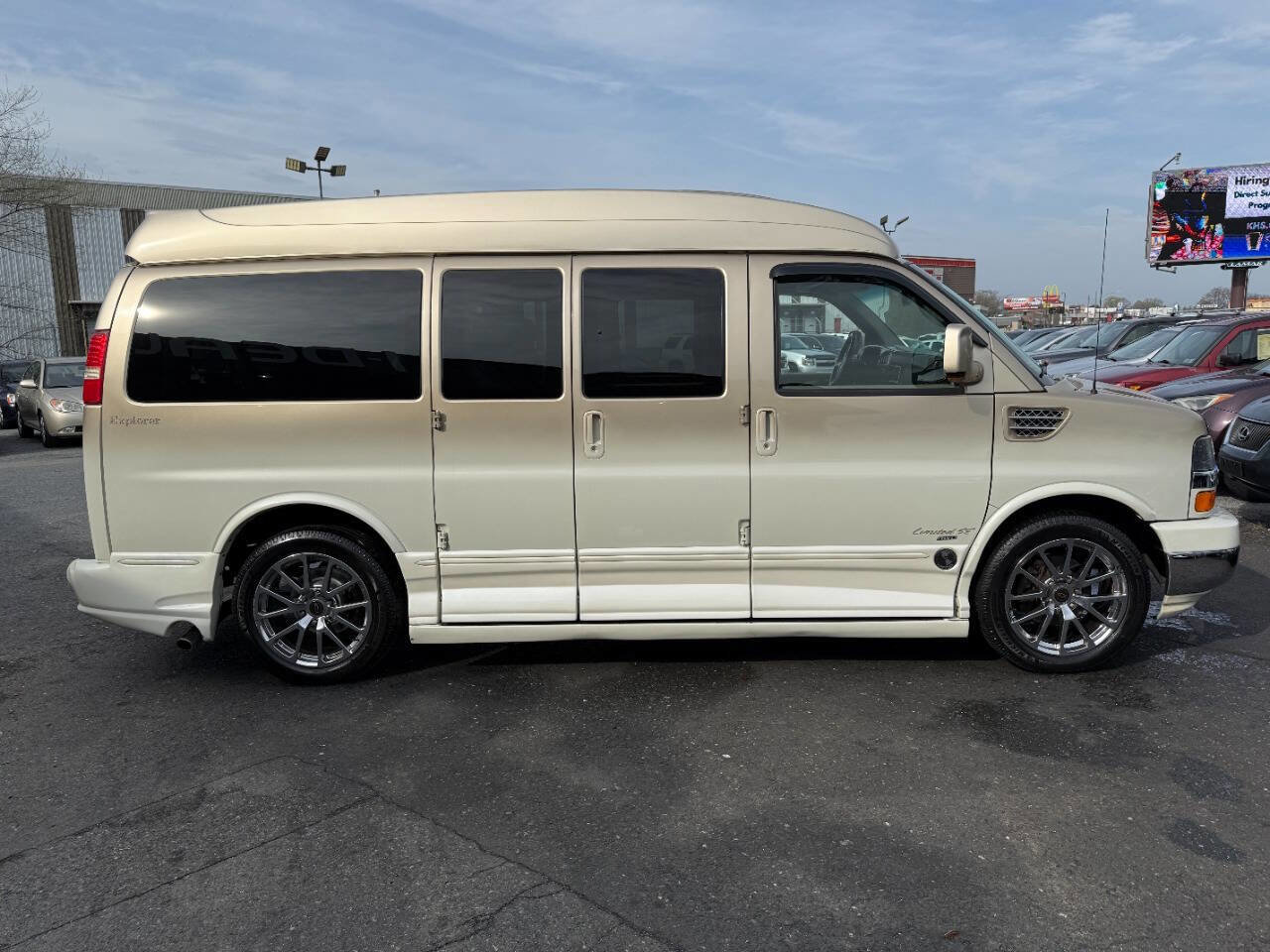 Used 2011 Chevrolet Express 1500 AWD image 4