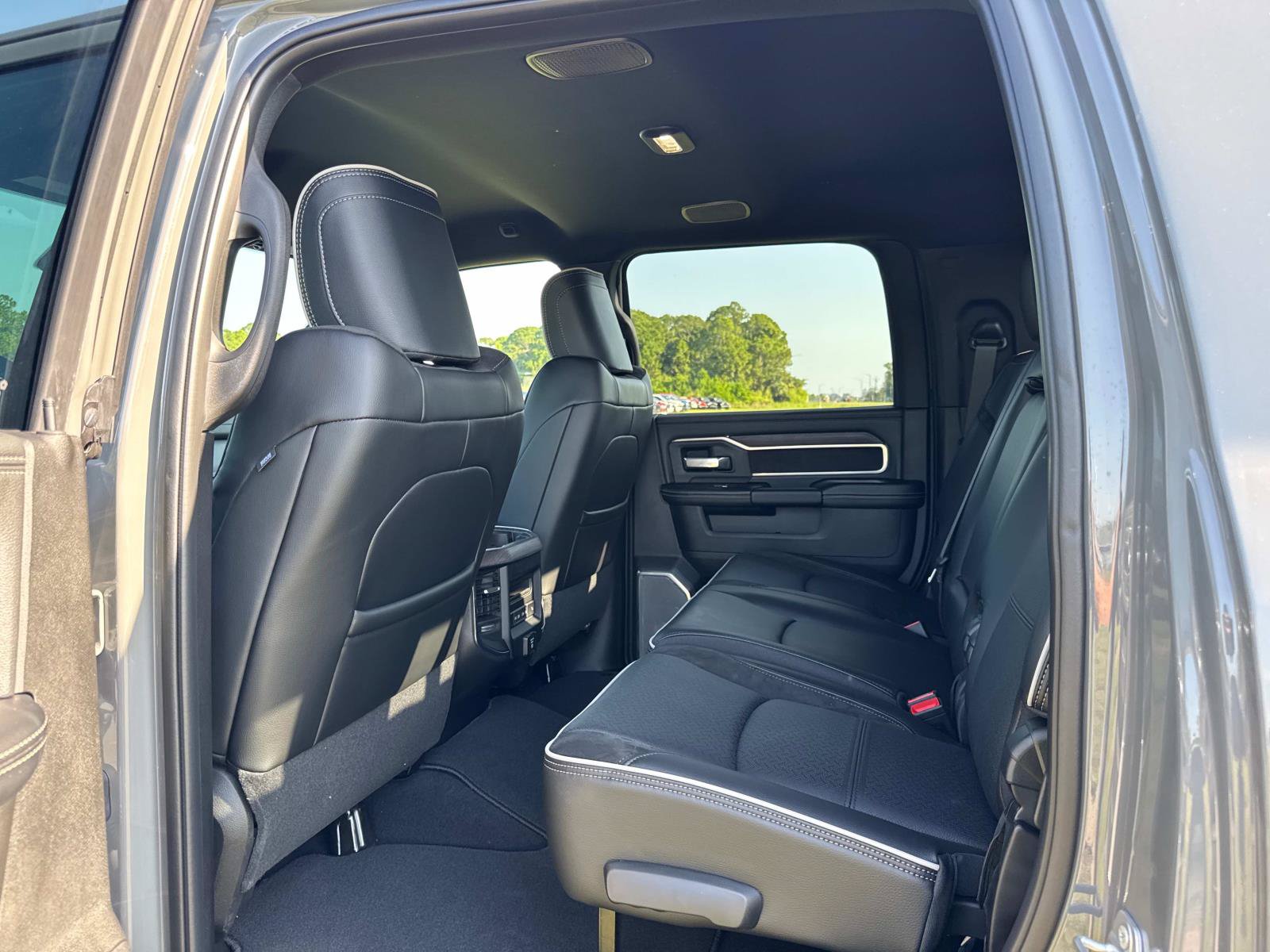New 2026 RAM 2500 Laramie AWD/4WD image 16